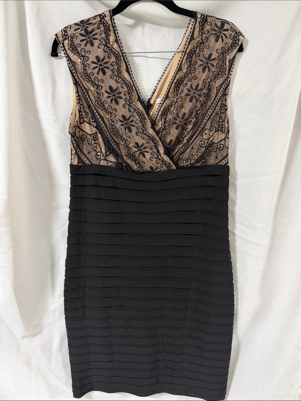 Sleeveless Black Bandage Dress with Beige Lace Bodice